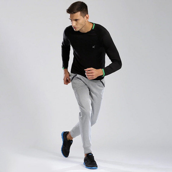 https://www.fineclothes.in/products/men-black-raglan-sleeved-active-t-shirt